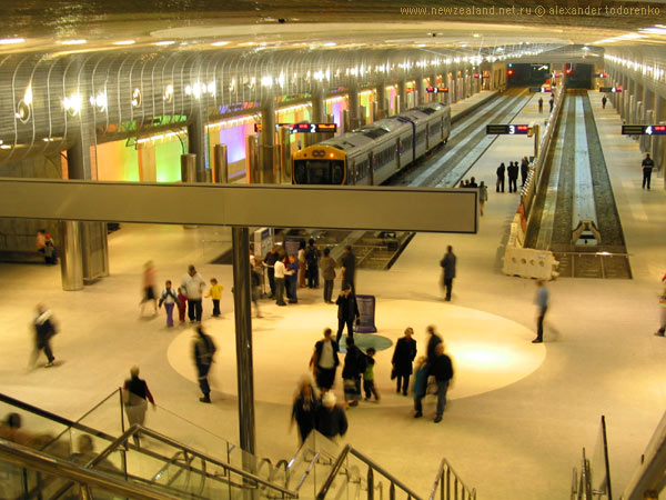 Britomart Transport Centre  прибытие первого поезда в центральную часть Окленда, Auckland CBD, New Zealand