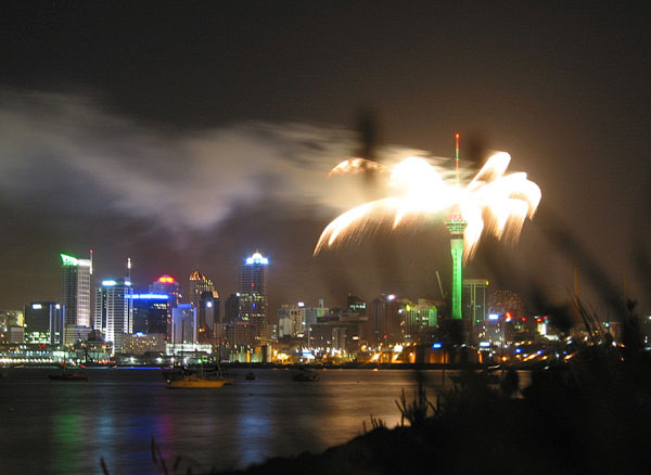 Happy New Year 2004. Новогодний фейерверк, Auckland, New Zealand