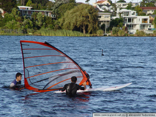 Виндсерферы, Lake Pupuke, Окленд, Новая Зеландия (Lake Pupuke, Auckland, New Zealand)