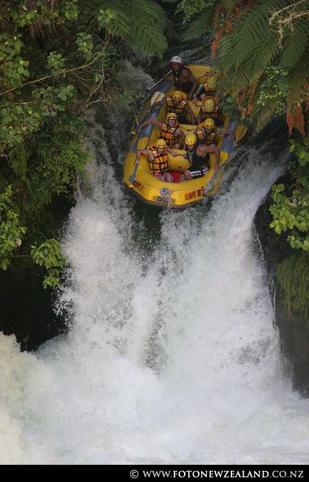 Сплав с семиметрового водапада Tutea Falls, Rotorua, Новая Зеландия (Rotorua, New Zealand)