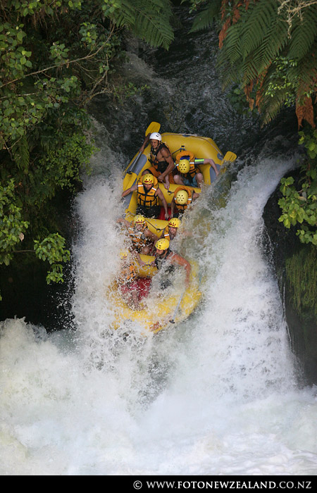 Сплав с семиметрового водапада Tutea Falls, Rotorua, Новая Зеландия (Rotorua, New Zealand)