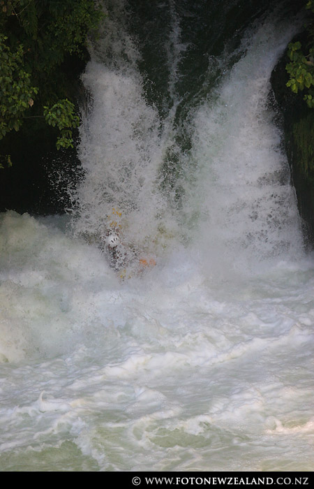Сплав с семиметрового водапада Tutea Falls, Rotorua, Новая Зеландия (Rotorua, New Zealand)